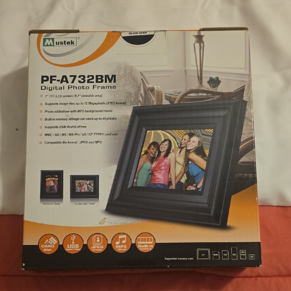 PF-A732BM Digital Photo Frame - Black